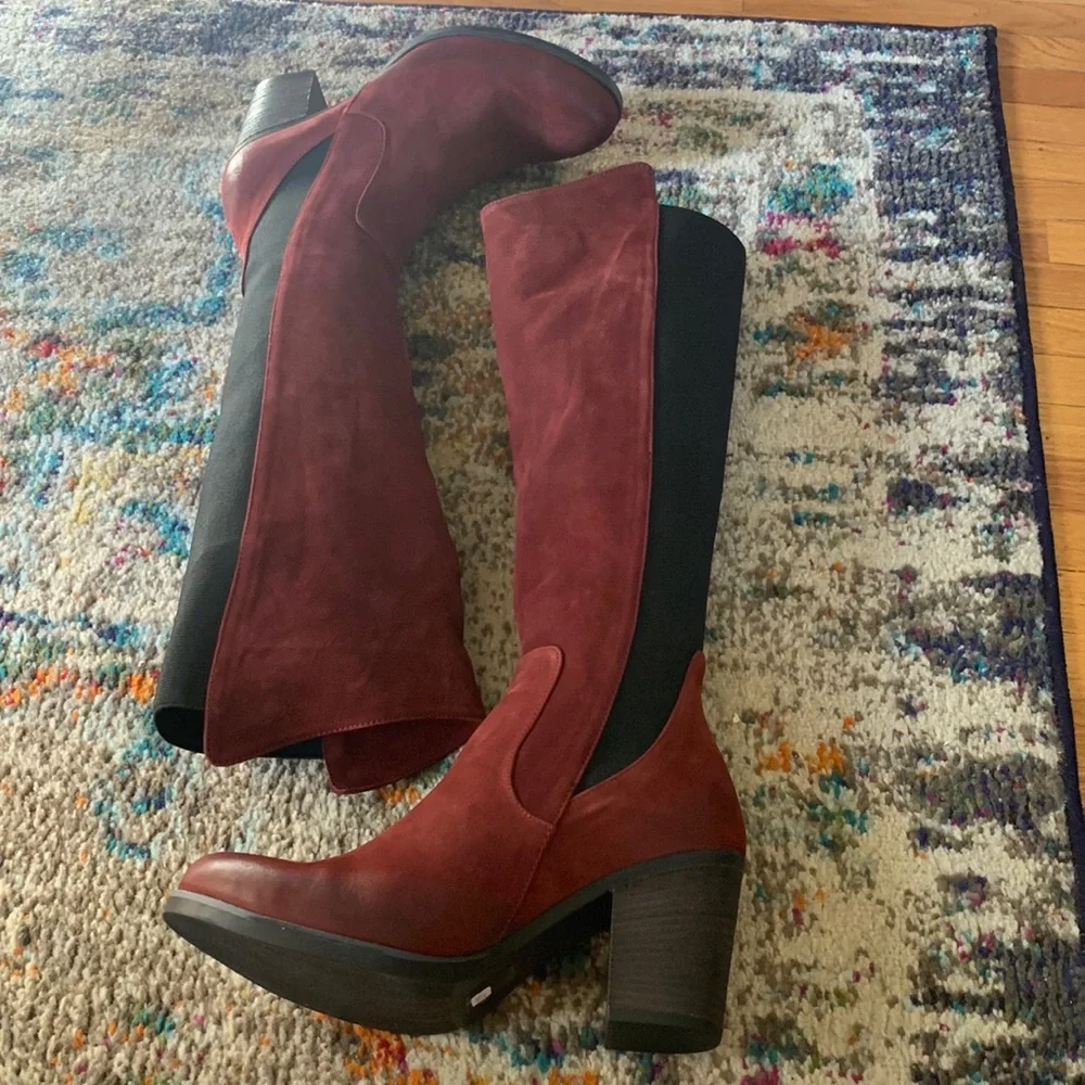 Bueno Red Tulip Walt Boots in Nubuck Suede with Black Elastic - Picture 1 of 6